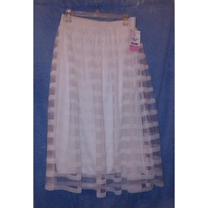 NWT WHITE MIDI SKIRT WITH CRINOLINE